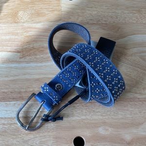 BRAND NEW B. Belt